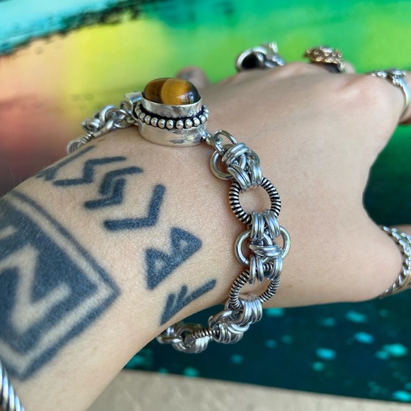 Maille tiger eye bracelet . Handmade maille chain & genuine tiger eye gem clasp - Picture 7 of 16